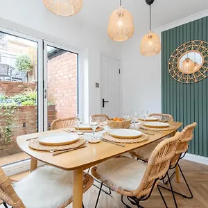 Athelstan Townhouse - A Chic Townhouse In The Heart Of Historical 5mins To Centre Holiday home