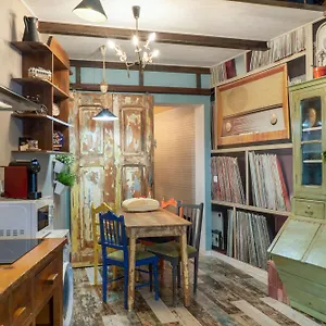 https://unique-stylish-house-at-beautiful-graca.hotels-lisbon-portugal.com